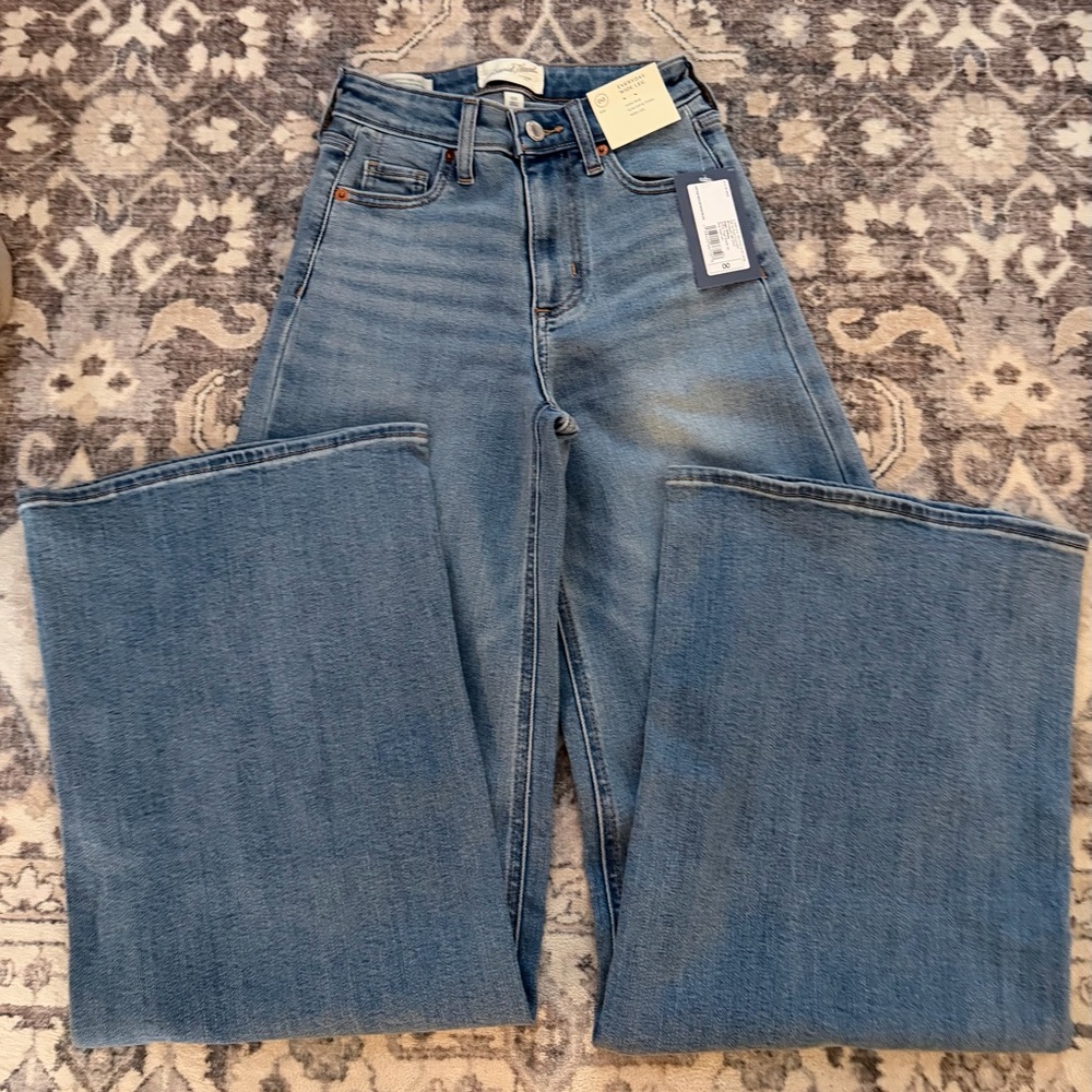 Women's High-Rise Wide Leg Jeans - Universal Thread™ Vintage Medium Wash - NEW